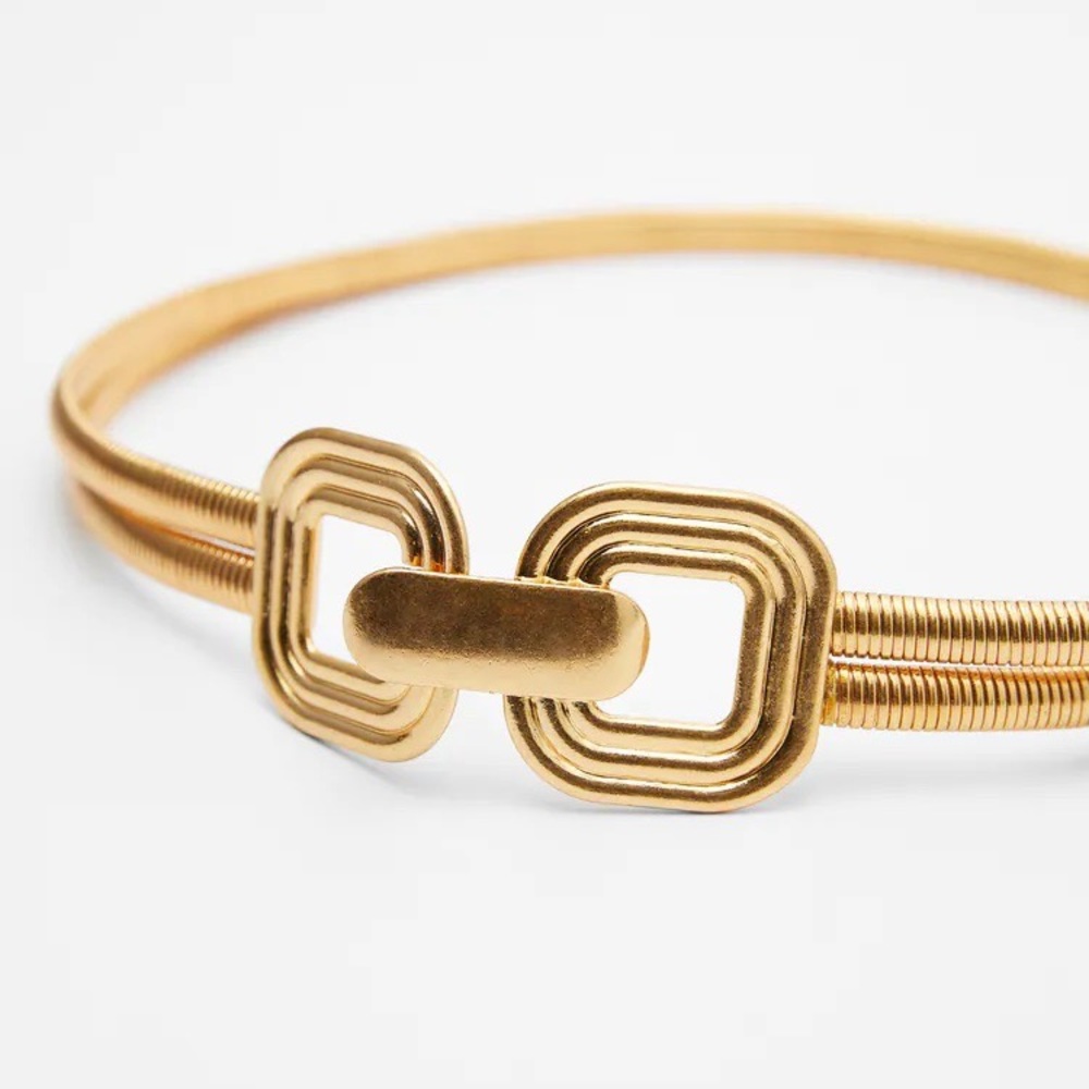 Metal stretch belt with squared buckle